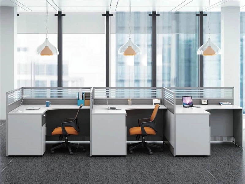 Cub&iacute;culo modular em forma de L com pedestal de armazenamento integrado e suporte de armazenamento. Parti&ccedil;&otilde;es