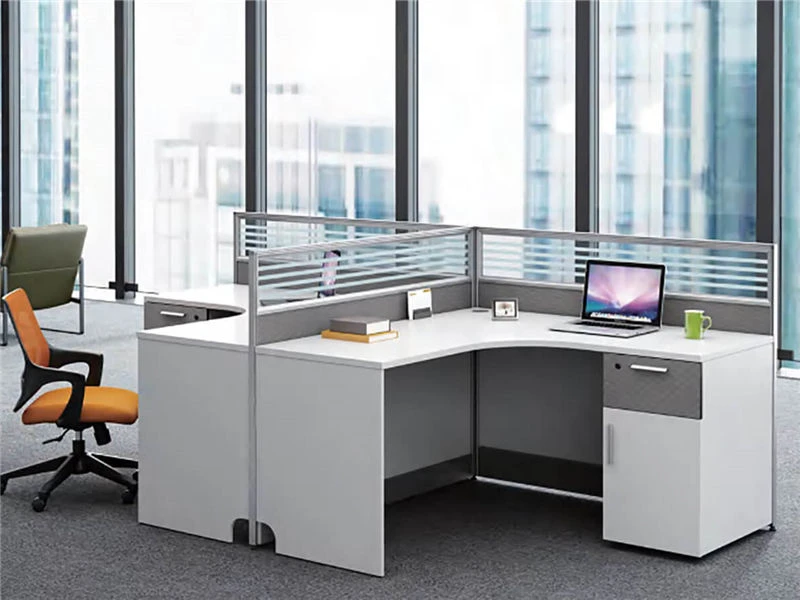 Cub&iacute;culo modular em forma de L com pedestal de armazenamento integrado e suporte de armazenamento. Parti&ccedil;&otilde;es