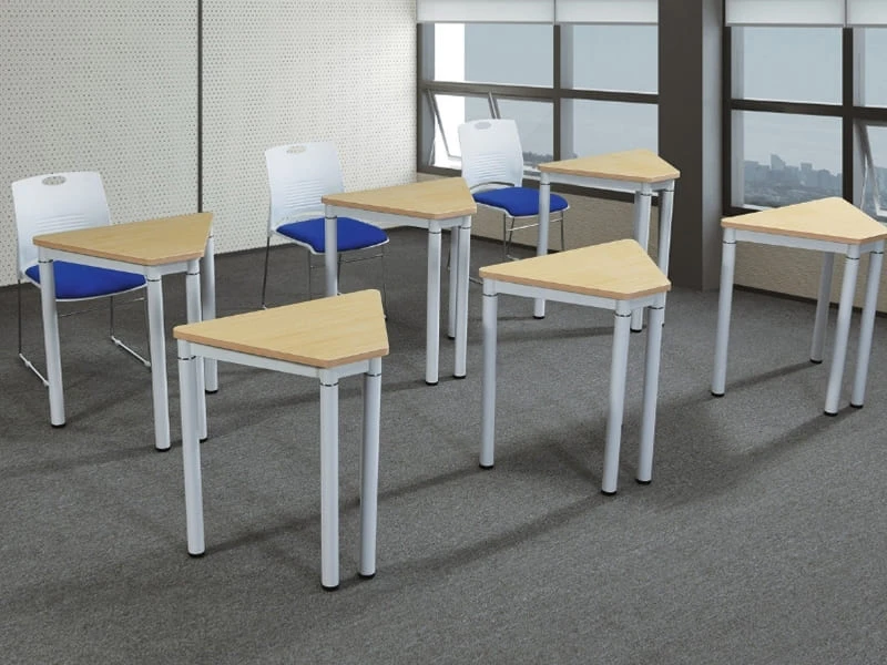 Mesa de treinamento Triangle Office para aprendizagem colaborativa