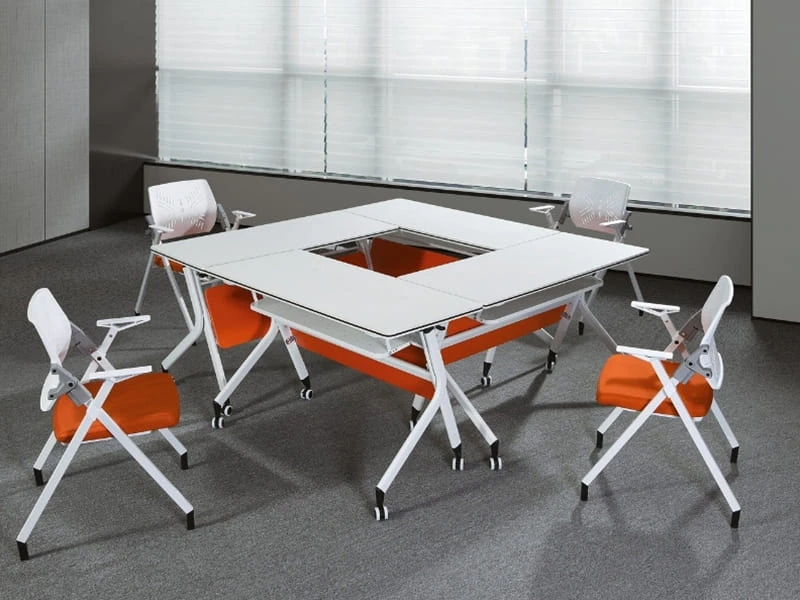 Mesa de treinamento m&oacute;vel flip-top com rodas e painel de mod&eacute;stia