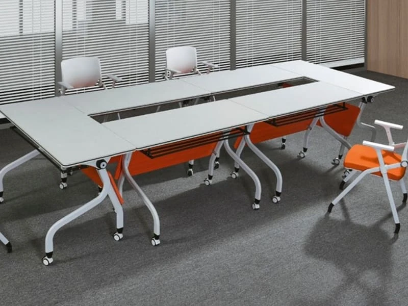 Mesa de treinamento flip-top que economiza espa&ccedil;o e rodas trav&aacute;veis