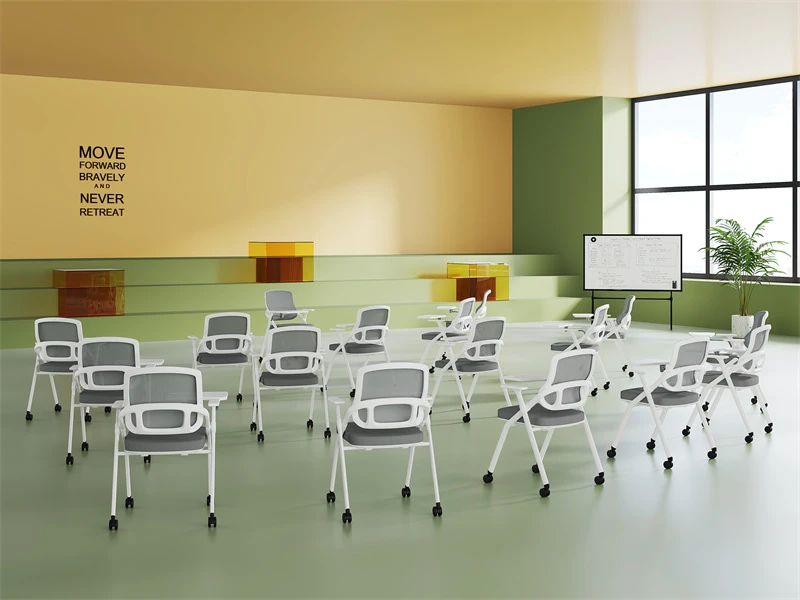 Cadeira de mesa cinza com bra&ccedil;os para sala de confer&ecirc;ncias de escrit&oacute;rio