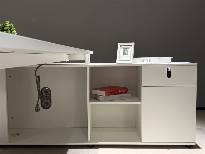 Mesa executiva moderna branca em forma de L com armazenamento