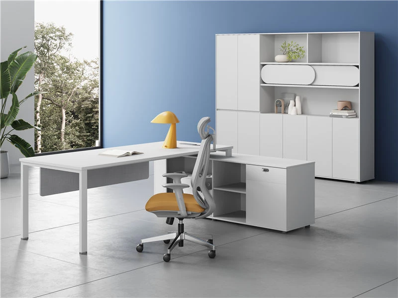 Mesa executiva moderna branca em forma de L com armazenamento