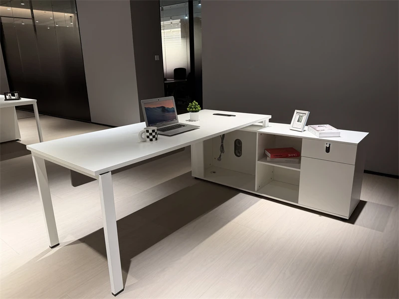 Mesa executiva moderna branca em forma de L com armazenamento