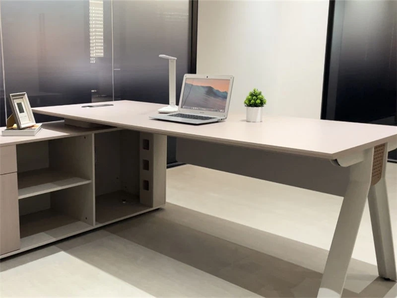 Mesa executiva minimalista moderna para mulheres l&iacute;deres