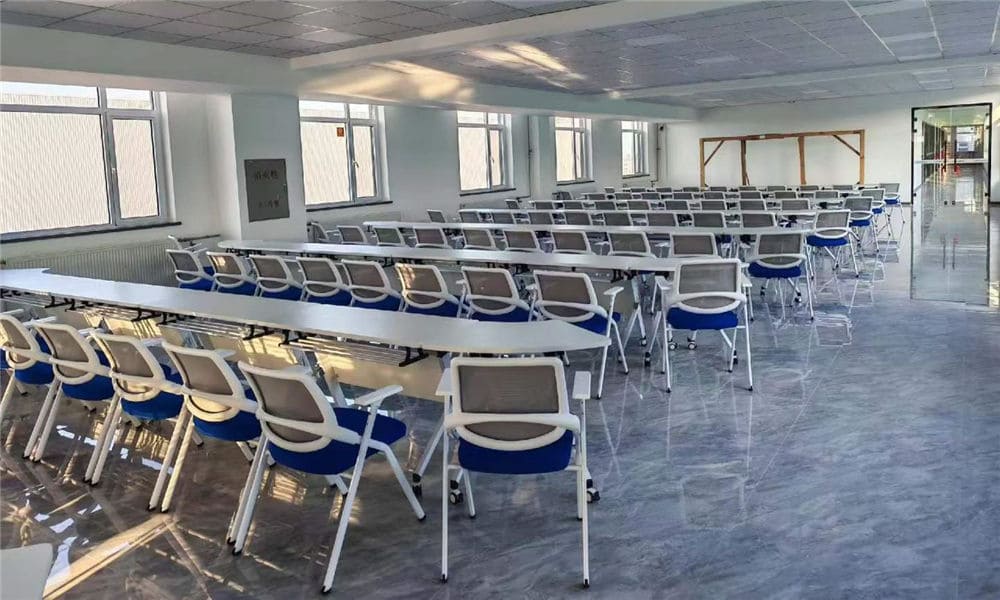 Projeto de móveis de escritório LINRAY para uma empresa líder de RH na Tailândia