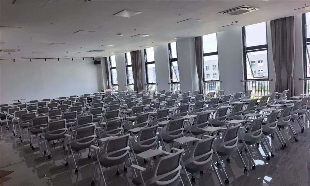 Projeto de móveis de escritório LINRAY para uma empresa líder de RH na Tailândia 